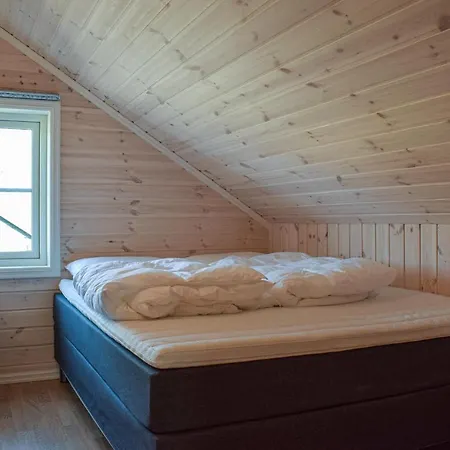 Stunning In Skare W/ Wifi And 5 Bedrooms Skare (More og Romsdal)