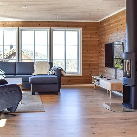 Stunning In Skare W/ Wifi And 5 Bedrooms Tatil Evi