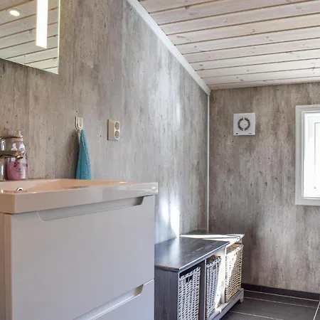 Stunning In Skare W/ Wifi And 5 Bedrooms * Skare (More og Romsdal)
