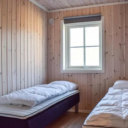 Stunning In Skare W/ Wifi And 5 Bedrooms * Skare (More og Romsdal)